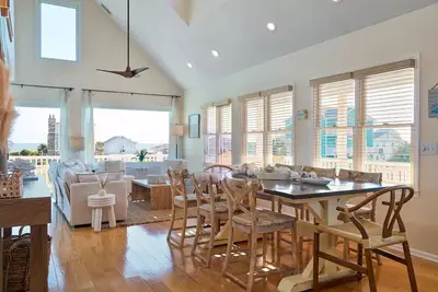 Image de 4br/4. 5ba • Pool • 180°Ocean View • 1 Min to Beach • Family & Pet Friendly