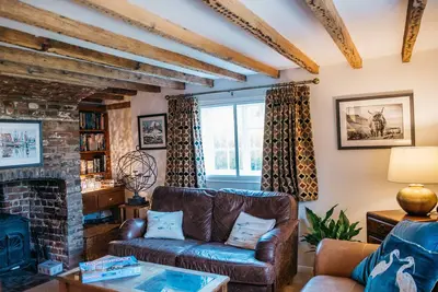Image de Unique, luxury Grade Ii listed cottage ideal for celebrating in style
