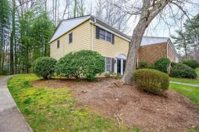 Image de Cozy townhome Winston-Salem area