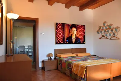 Light and Fantasy 3 minutes from the beach. With 70\" Tv and Air Conditioning!