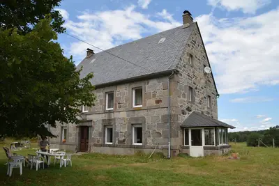 Image de Loue gîte au cœur du massif du Sancy dans un site naturel préservé, 8 à 14 pers.