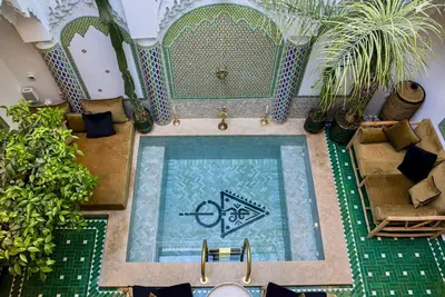 Image de Riad Privatif, piscine, personnel, et roof à Marrakech Kasbah, secteur sécurisé.