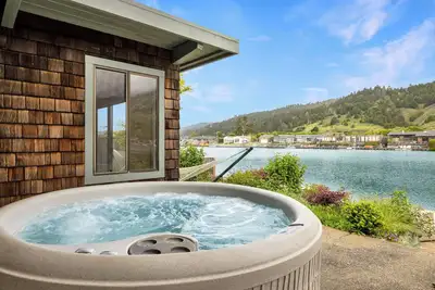 Image de New Seadrift Waterfront Kayaks, Sups, Dock, Spa