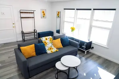 Image de Modern Condo Near Beach & Downtown - Sleeps 4