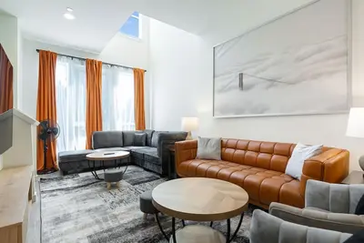 Image de Centrally Located Capitol Hill Townhome w/ Amazing View & Free Parking Onsite