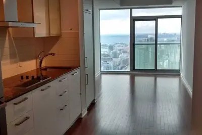 Image de Condo in a luxury building with Cn Tower view