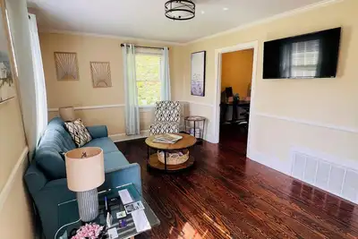 Image de Suite Retreat - 3 Bed Traveler's Cottage w/ Office