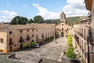 Image de Maison d'hôtes 'L'Abadia De Santes Creus' avec vue sur la montagne, piscine privée et Wi-Fi