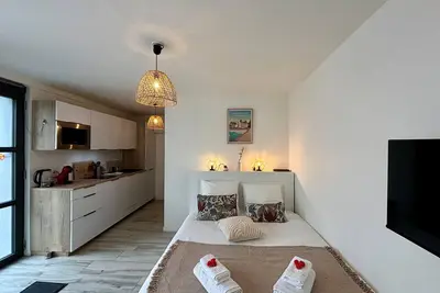 Image de Studio 'N32b 350m Des Plages' avec Wi-Fi et climatisation