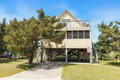 Image de Short Walk To The Beach, Water Views, Screened in Porch, Sun Deck