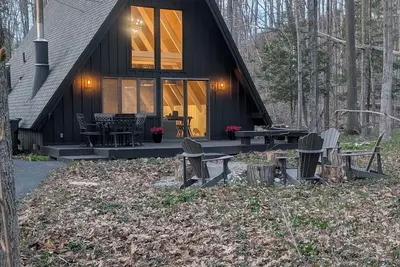 Image de Harbor Springs Escape, renovated chalet that sleeps 6, near Nubs & Boyne.