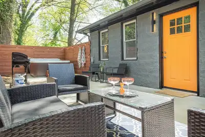 Image de Cozy 1-Br Guesthouse Knoxville - Pet Friendly/Hot Tub//Private Patio/Quiet