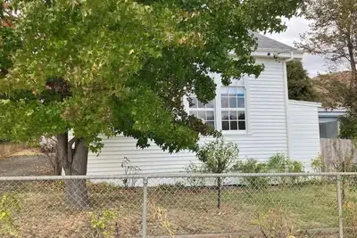 Image de Charming 2-bedroom cottage in Hamilton - Library Cottage