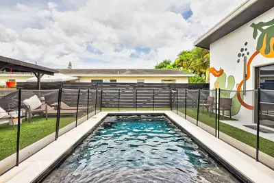 Image de Pool Oasis Near Beach