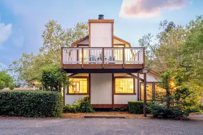 Image de Blooming Acres, by Vinifera Homes