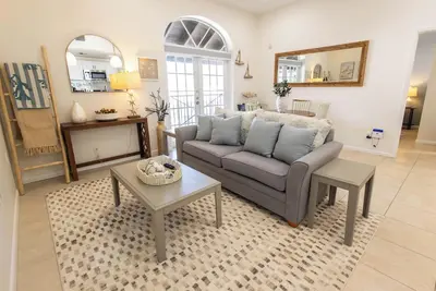 Image de Sandbar Suite | 2 bed/2 bath apartment with patio overlooking Front Street