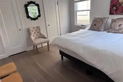 Image de 3-bedroom 2-bathroom Spanish Bungalow house in Burlingame with WiFi and Ac.