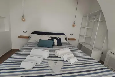 Image de Spoil yourself with this charming accommodation and its elegant decor.