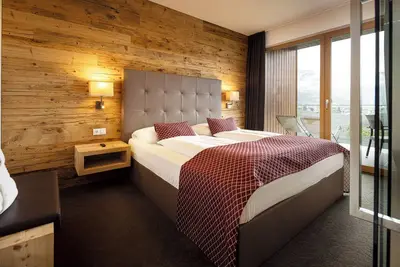Luxurious apartment on the sunny slopes of Merano. Pets allowed!