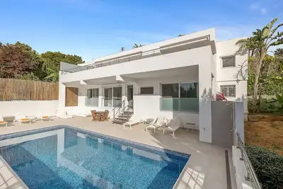 Image de Villa à Santa Eulària Des Riu avec 5 chambres à coucher, 11 couchages