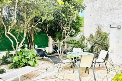 Image de 5060- Casa Petite, En Zona Tranquila, A. A. Salon Y Piscina Comunitaria.