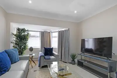 Image de Stylish 4-bedroom, 2-Bathroom Home in Brightside Avenue