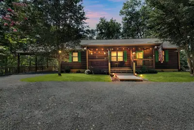 Image de Mountain Getaway for 12- Game Room, Pools, Fireplace, Hot Tub, Firepit, King Bed