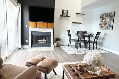 Image de 2-bedroom, 2 full bath executive townhome in awesome Auburn Hills with WiFi, Ac