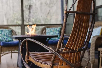Image de Treetop Cottage - King, Private-In Town, Xl Porch, Smart TVs, Wd