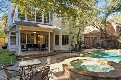 Image de Family home with private pool/spa in heart of The Woodlands Tx