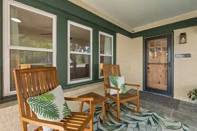 Image de Luxury Meets Charm in fully renovated 3br/2ba Prime Fort Worth Location!