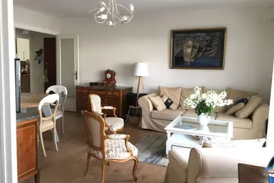 Image de 50m de la plage, des commerces et du marché, très bel appartement pour 6 p.