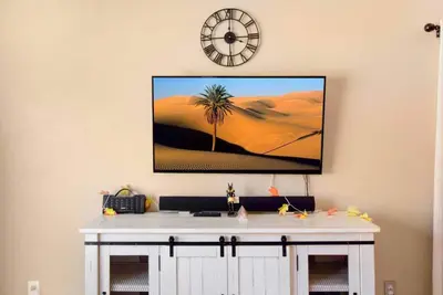 Image de Modern Home with Tesla Charger/La Fitness Access/Stadium