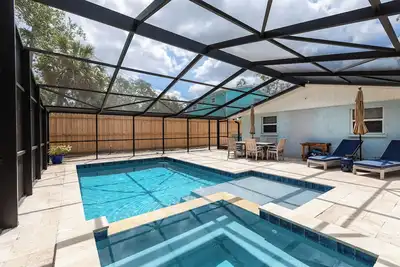 Image de 4-bedroom, 3. 5 bath house w/Pool, Ac, WiFi in Siesta Key; 1 mile from Village