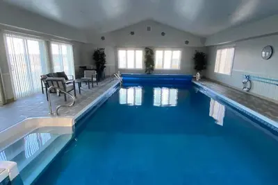 Image de Water front property, stunning sunset views, with your own indoor swimming pool.