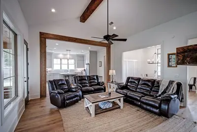 Image de Spacious Four Bedroom Home in Madison County