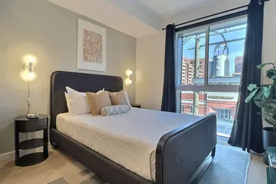 Image de Modern City Retreat | Walk to Uab + Tesla Access