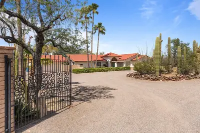 Image de The Hillside Oasis with fantastic views