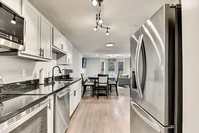 Image de Modern Athens Escape 4/br 3/ba 6 miles to University of Georgia and downtown