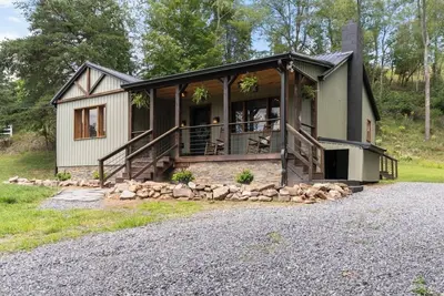Image de Dancing Bear Cottage: Lost River State Park Just Minutes Away. Family Friendly