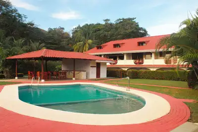 Ocean view 2-bedroom Las Palmeras condo with WiFi, Ac in brilliant Sámara