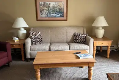 Cozy 2-bedroom condo in beautiful Laconia near Weirs Beach