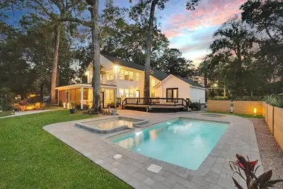 Image de Suncrest Solace. Lake. Pool. Spa. Luxury. Yours.