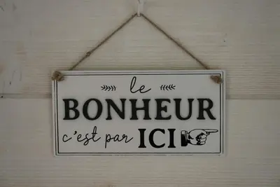 Image de Le Chalet de l'Eden des Grisons et son jacuzzi, au pied du Lac de Serre-Ponçon.