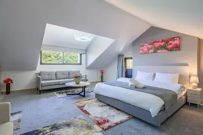 Image de Cozy studio in Roya Heights-kfardebien