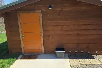 Image de Cozy cabin with WiFi and Ac in charming Watkins Glen
