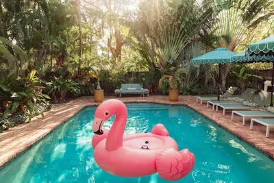 Image de The Grove House: Palm Beach-style, shared pool!