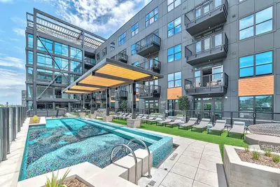 Image de Deep Ellum Theatre Suite - The Black Collection