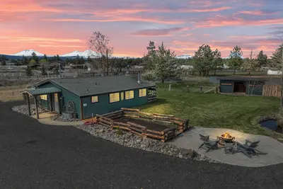 Image de Cozy cabin just outside Sisters, pet friendly, great Mountain View’s, WiFi, & Ac