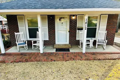 Image de Steps from Fsu campus; just miles from I-95, I-295, Ft. Bragg & Downtown